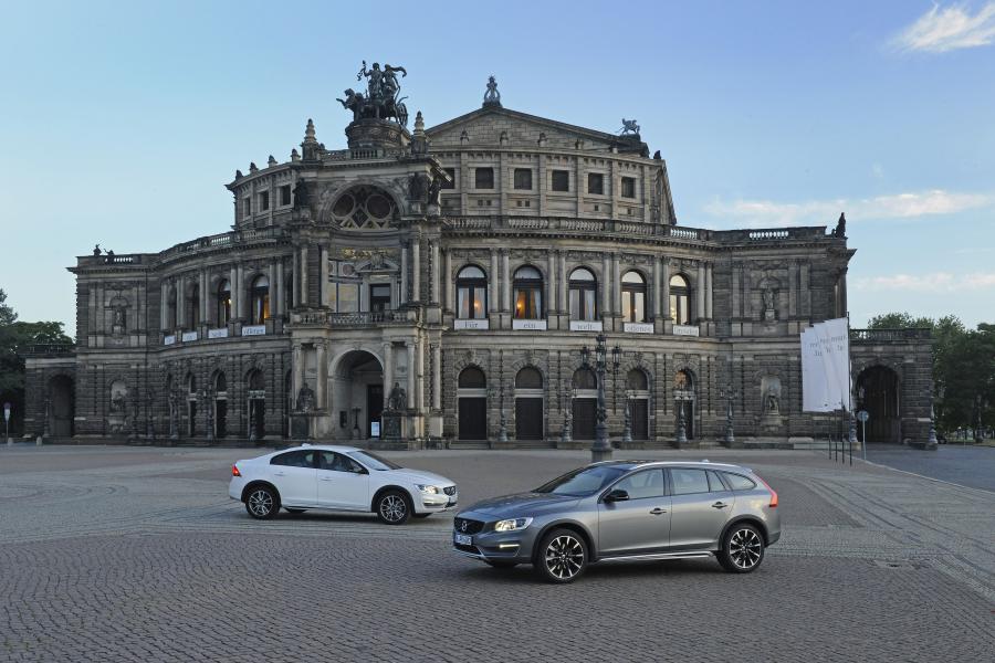  Volvo V60 T5 Cross Country 2015 года  (фото 7 из 38)